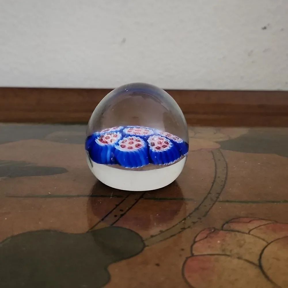 Paperweight Glass - Picture 2 of 5